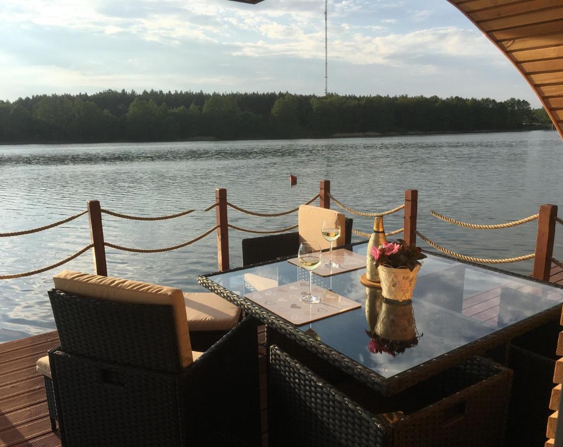 מלון Houseboat Slesin מראה חיצוני תמונה